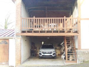 abri voiture, rangement mobilier de jardin. à l'étage terrasse détente